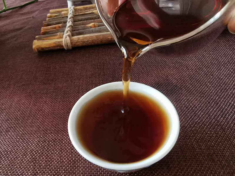 普洱茶喝生茶还是熟茶？什么时候喝普洱茶最好？