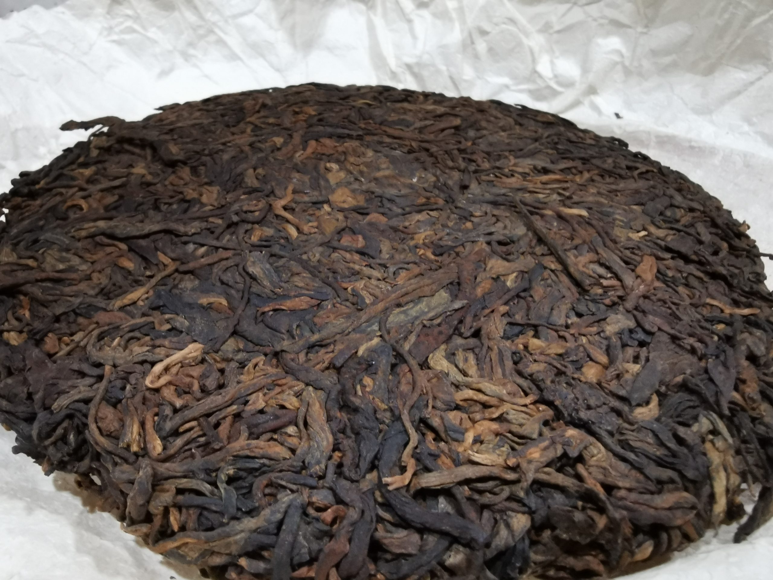 老班章普洱茶熟茶357g价格市面上参差不齐，一般来说，一饼357克的老班章熟茶价格在100多到上千元的都有。